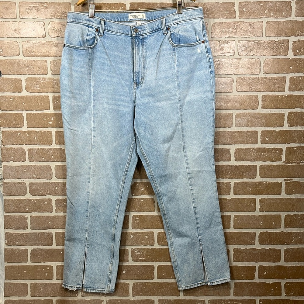Abercrombie & Fitch Light Wash Straight Leg Jeans